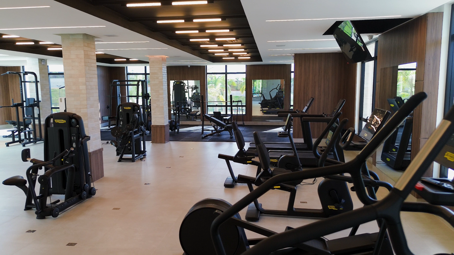 Academia 100% technogym